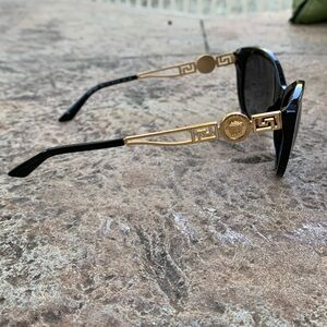 Versace woman’s sunglasses Model 4295